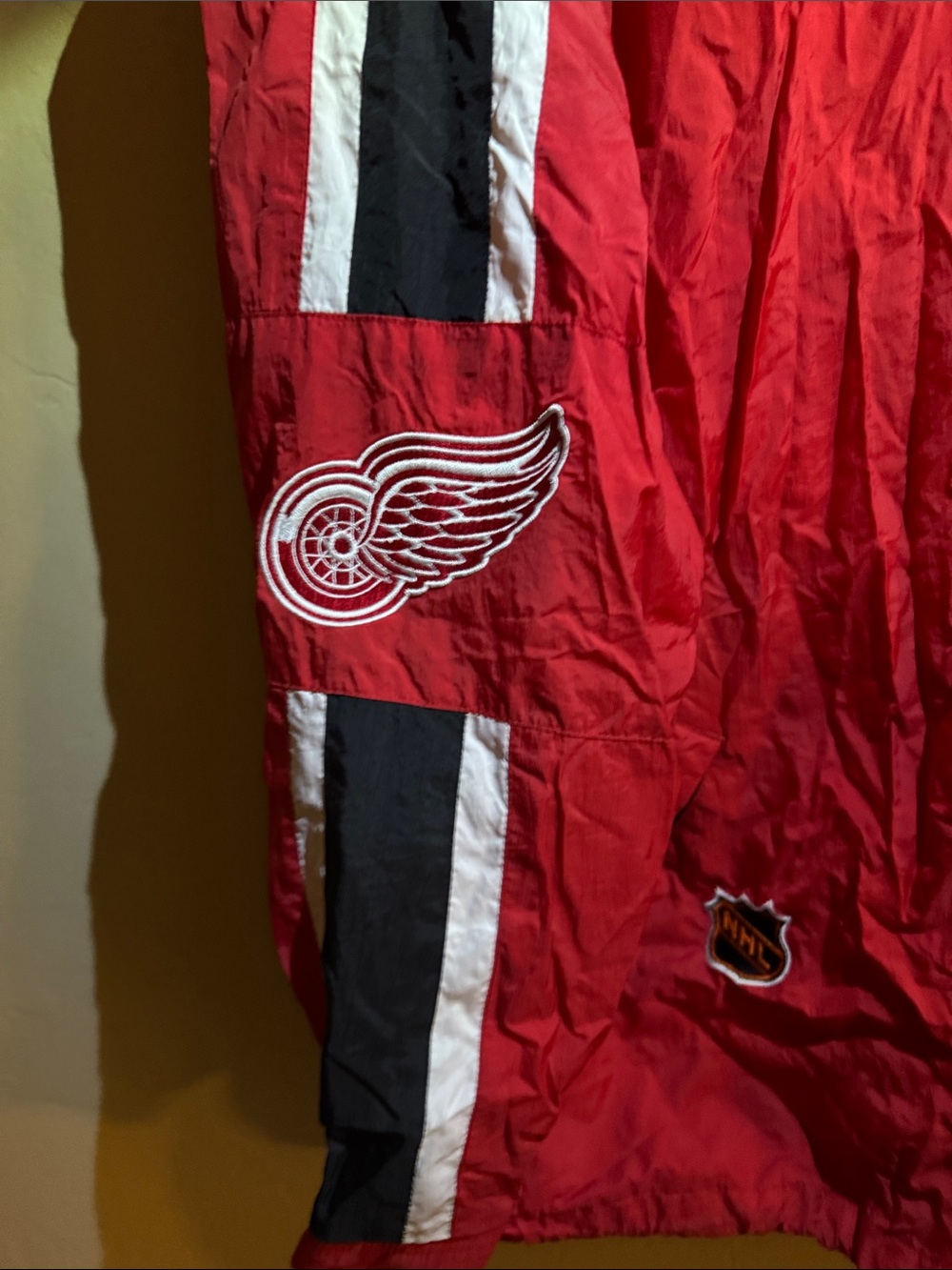 Starter Red Detroit Wings Zip Windbreaker Jacket - Picture 4 of 7